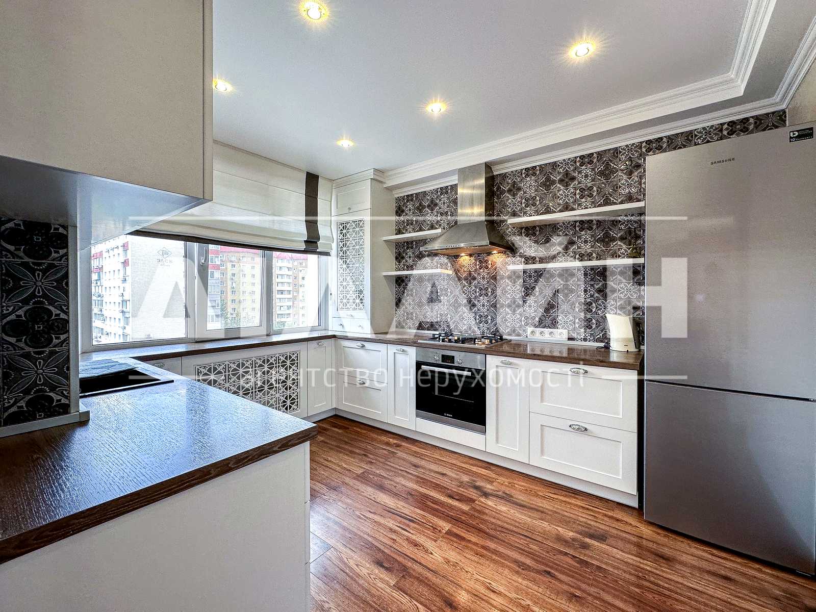 4-кімн. квартира, 82 м², вул. Володимира Українця
