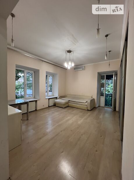 2-кімн. квартира, 53 м², вул. Леонтовича