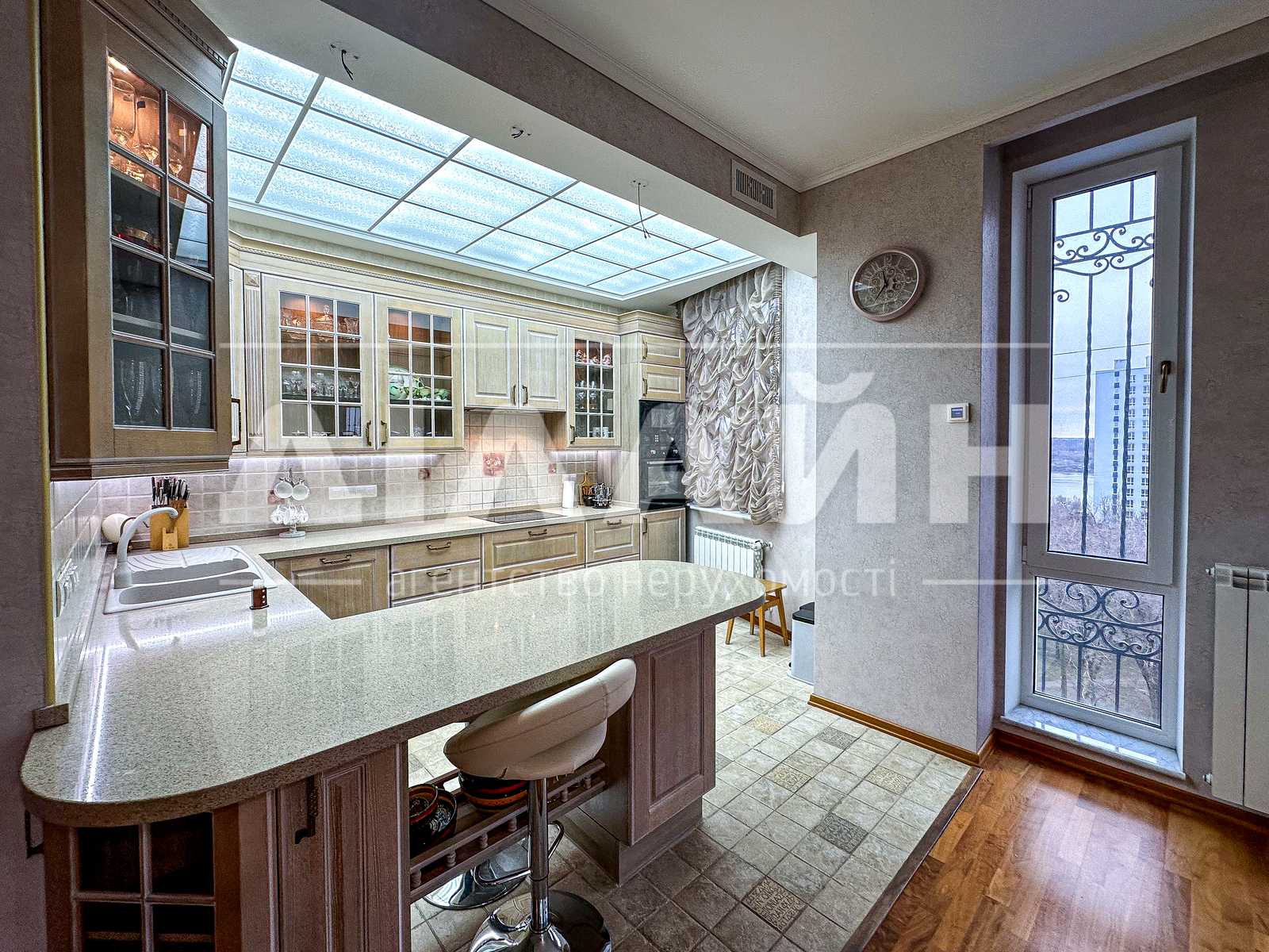 3-кімн. квартира, 166 м², вул. Немировича-Данченка