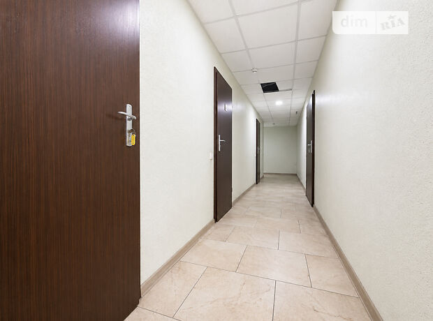 Офісне приміщення, 1045,1 м², вул. Шкільна