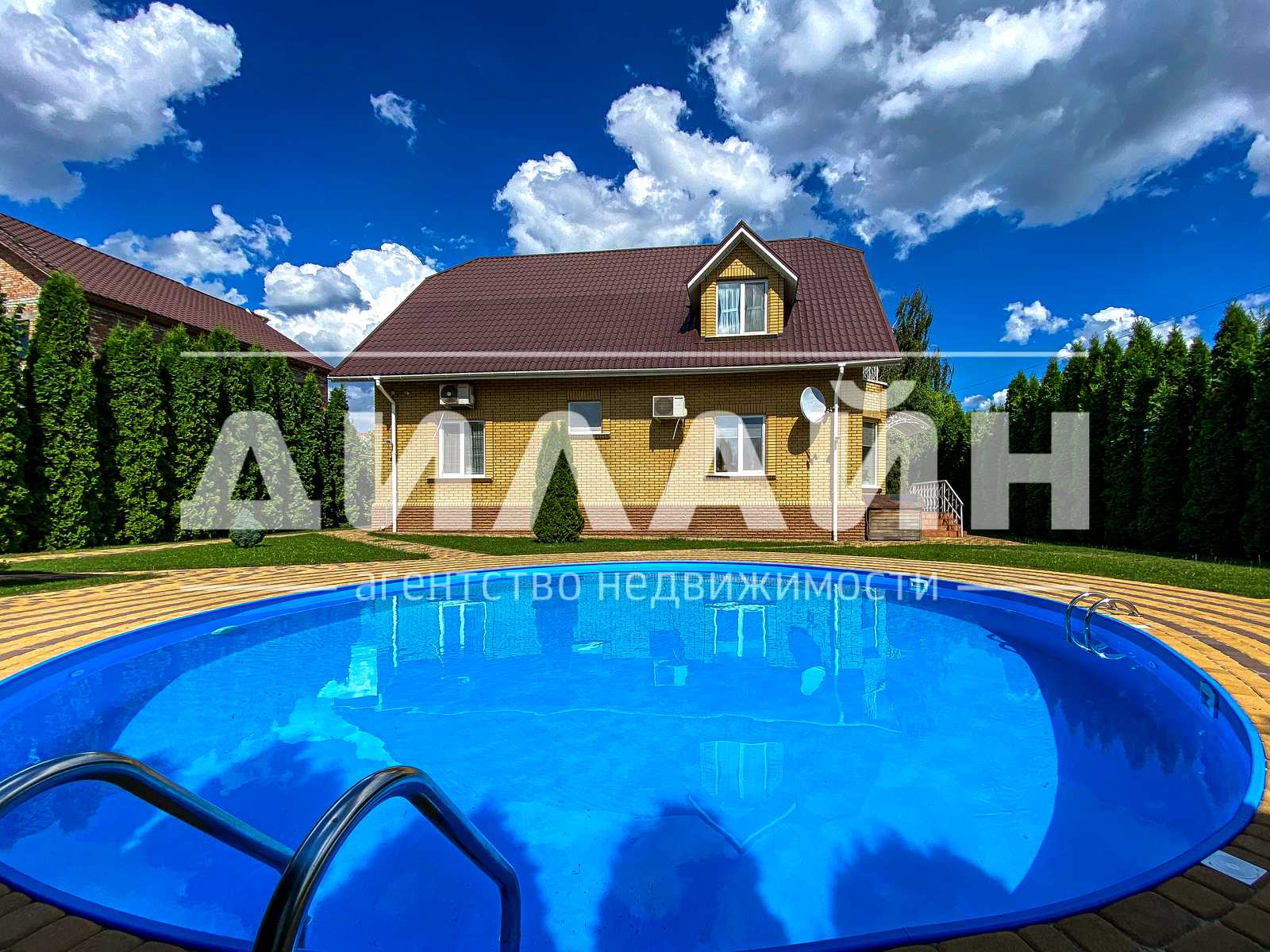 Будинок, 240 м², Виноградная, 777