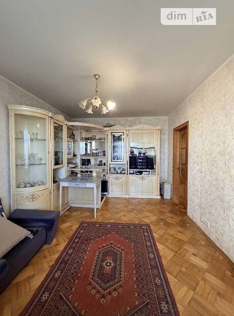 3-кімн. квартира, 70 м², просп. Оболонський