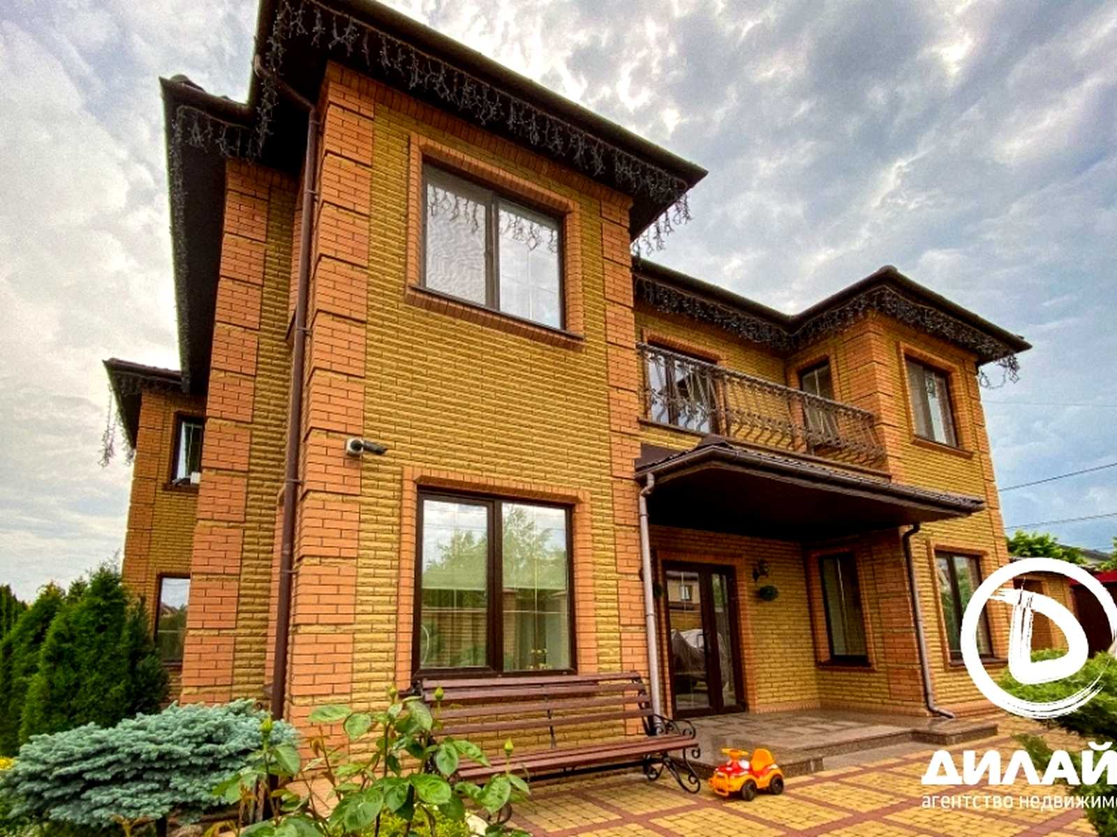 Будинок, 320 м², вул. Медична