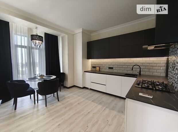3-кімн. квартира, 105,8 м², вул. Бориса Літвака