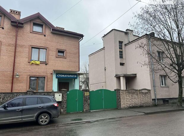 Комерційне приміщення, 468,1 м², вул. Братів Дужих(Комарова)