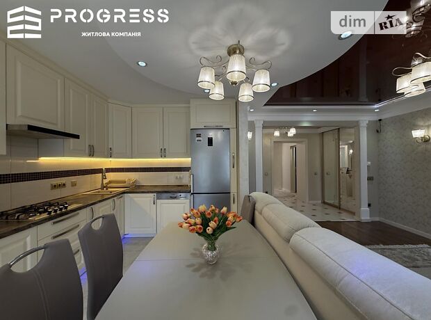 4-кімн. квартира, 93 м², вул. Української Перемоги(Академіка Сахарова)