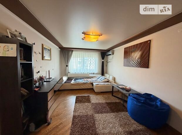 2-кімн. квартира, 57,5 м², вул. Героїв 128-ї Бригади(8-го Березня)