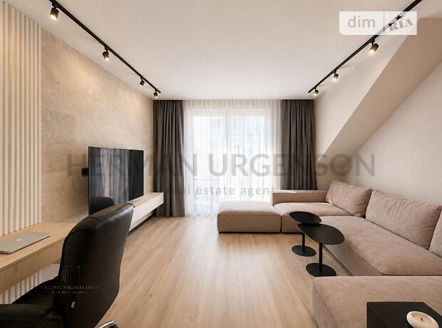 2-кімн. квартира, 69 м², вул. Хіри Олександра