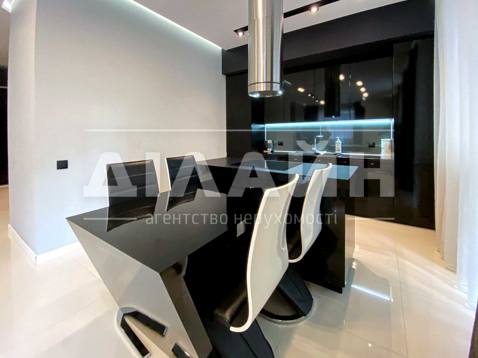 2-кімн. квартира, 73 м², вул. Дніпровські Пороги фото 2