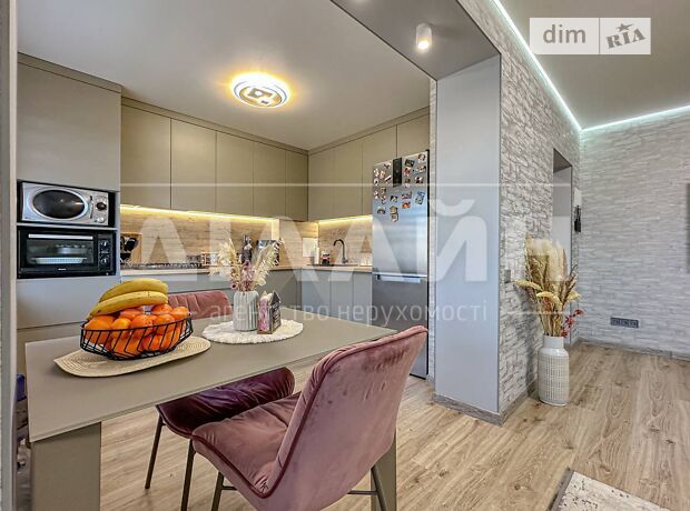 3-кімн. квартира, 60,9 м², вул. Лахтинська