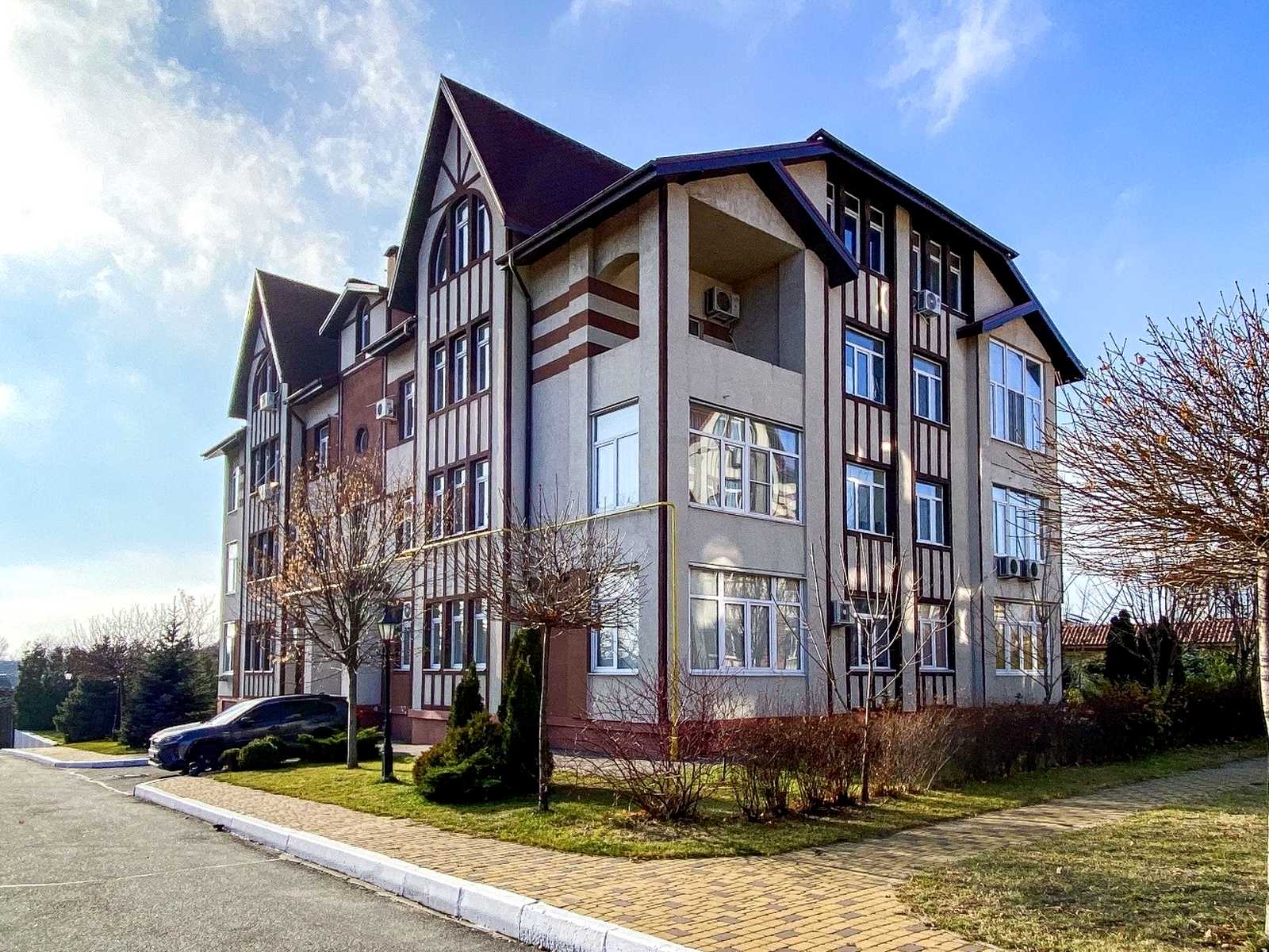 4-кімн. квартира, 154 м², вул. Розваги