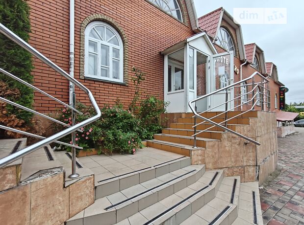 Комерційне приміщення, 840 м², вул. Сонячна