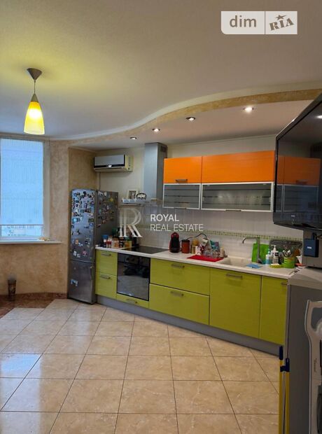 2-кімн. квартира, 84,3 м², наб. Дніпровська