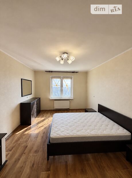 2-кімн. квартира, 75 м², просп. Академіка Глушкова