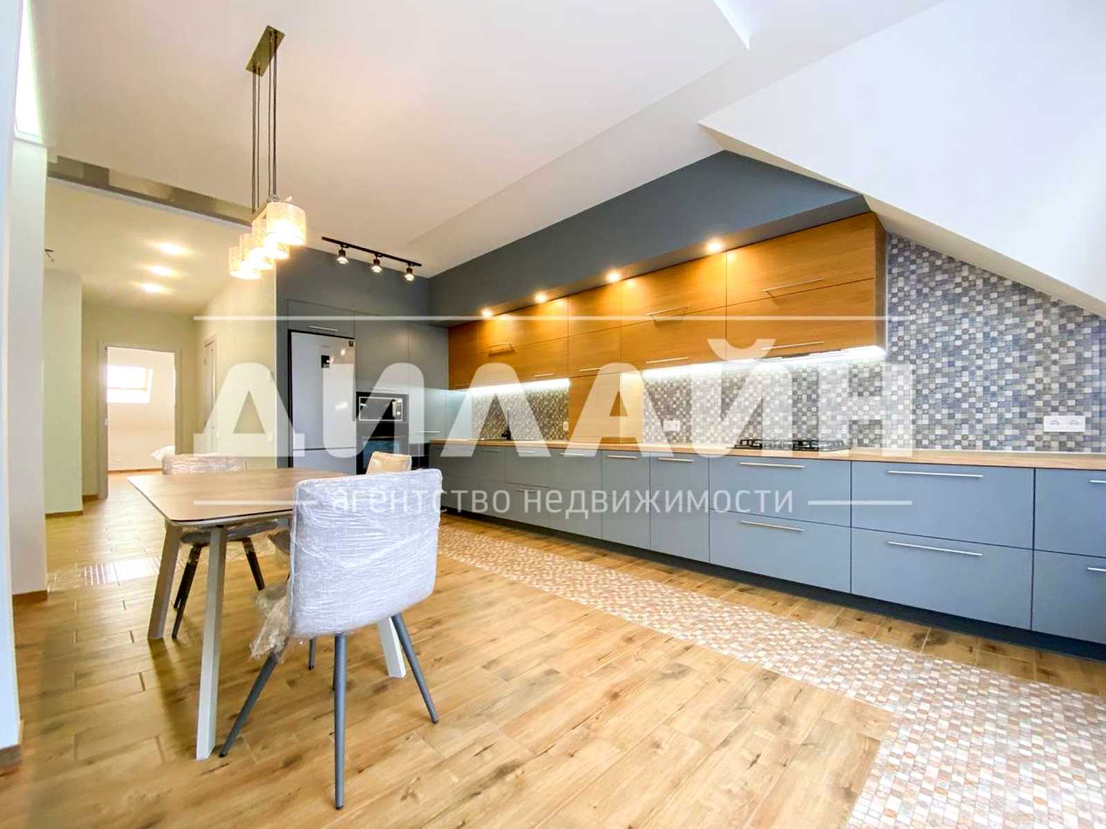 2-кімн. квартира, 88 м², вул. Дніпровські Пороги