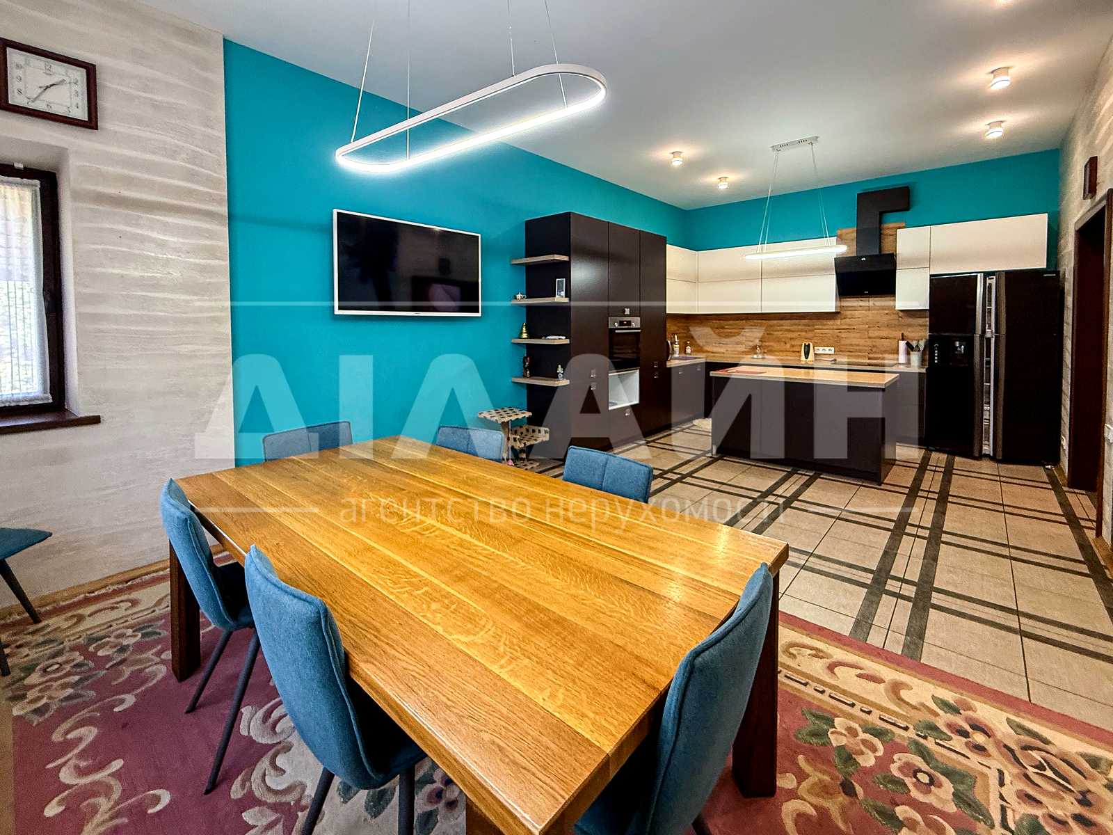 Будинок, 580 м², вул. Святого Миколая