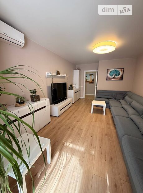 2-кімн. квартира, 73,7 м², вул. Набережна Перемоги