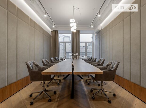 Офісне приміщення, 135 м², вул. Хорива