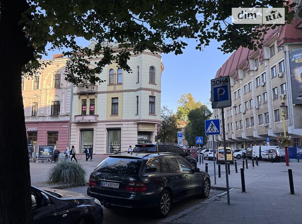 Офісне приміщення, 85 м², вул. Вітовського Дмитра