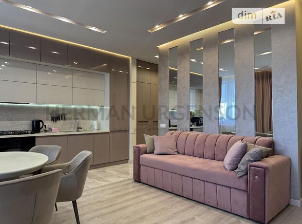 3-кімн. квартира, 102 м², вул. Богомольця