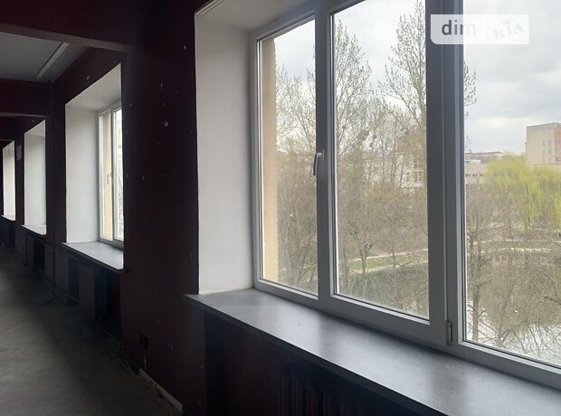 Офісне приміщення, 175 м², вул. Тершаковців