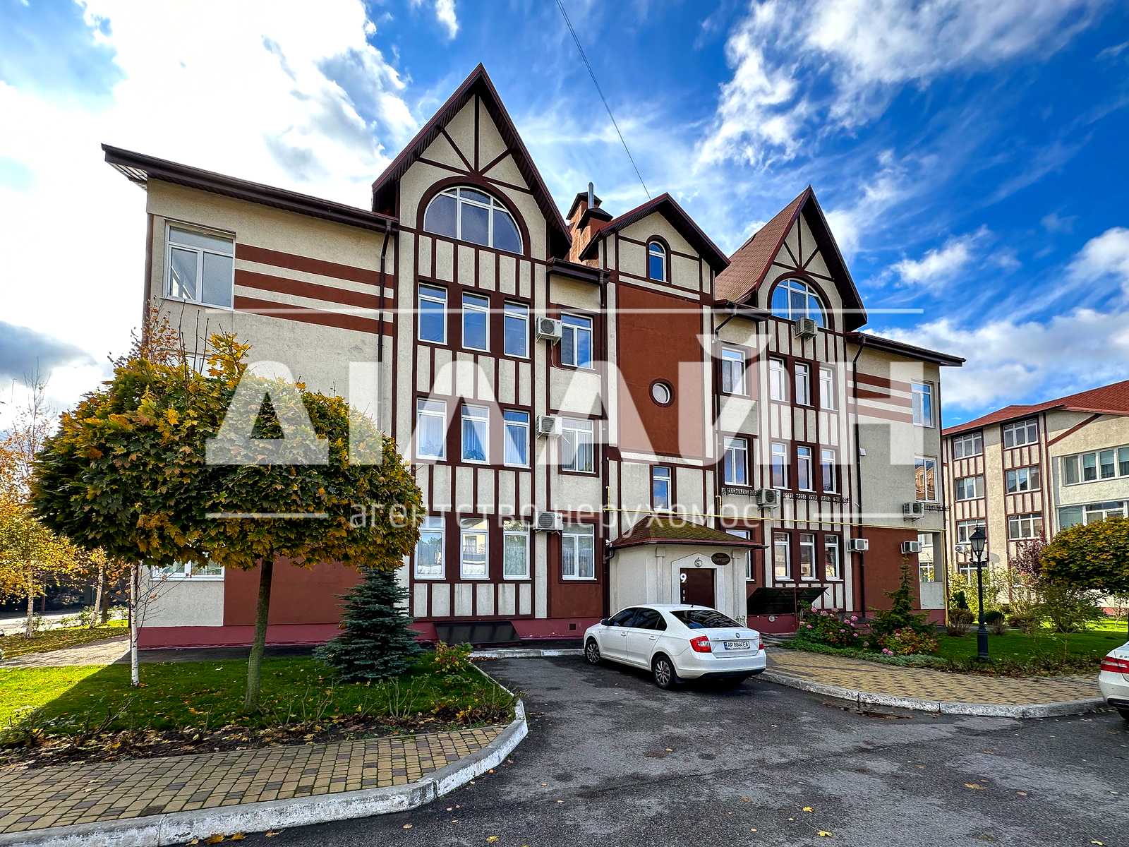 5-кімн. квартира, 240 м², вул. Розваги