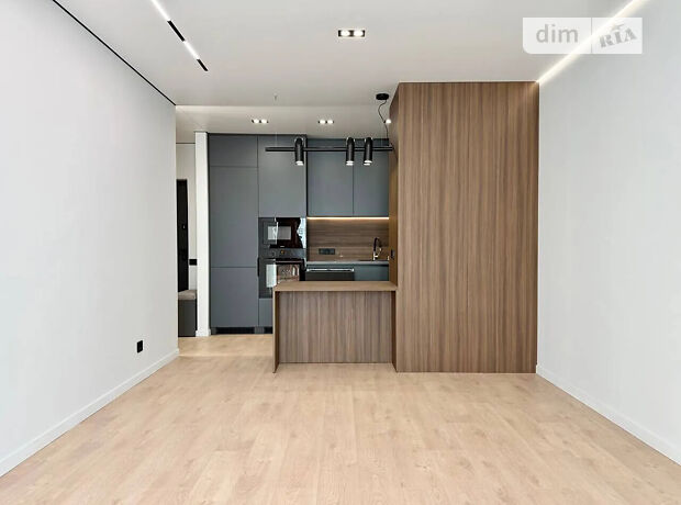 2-кімн. квартира, 70 м², вул. Вовчинецька