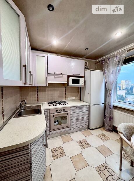2-кімн. квартира, 52 м², мас. Тополя-1