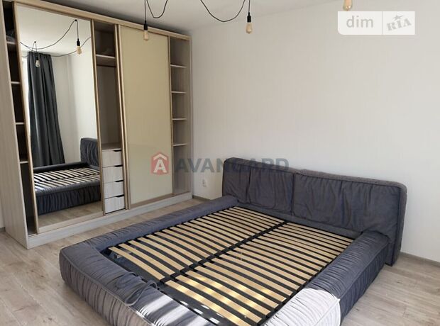 1-кімн. квартира, 49 м², вул. Роксоляни
