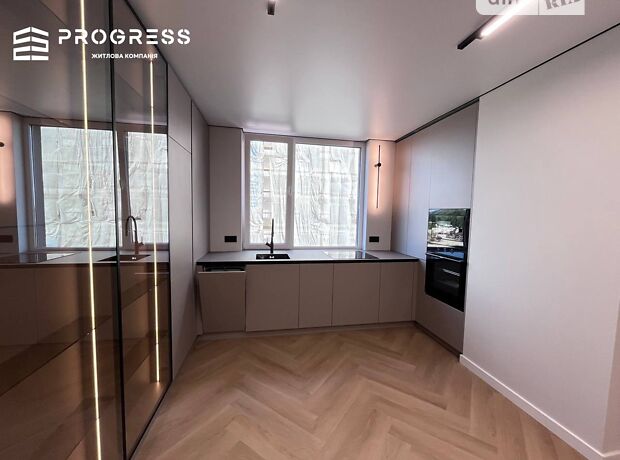 2-кімн. квартира, 66 м², вул. Левицького Романа