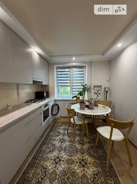 3-кімн. квартира, 67 м², мас. Тополя-2