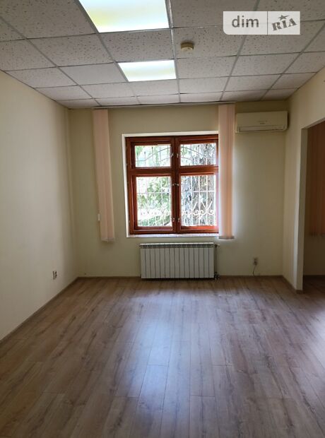 Офісне приміщення, 35 м², пл. Петефі Шандора