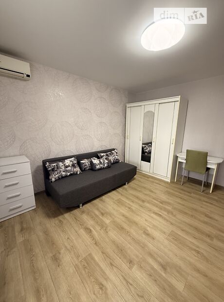 1-кімн. квартира, 27,9 м², вул. Комбрига-Петрова