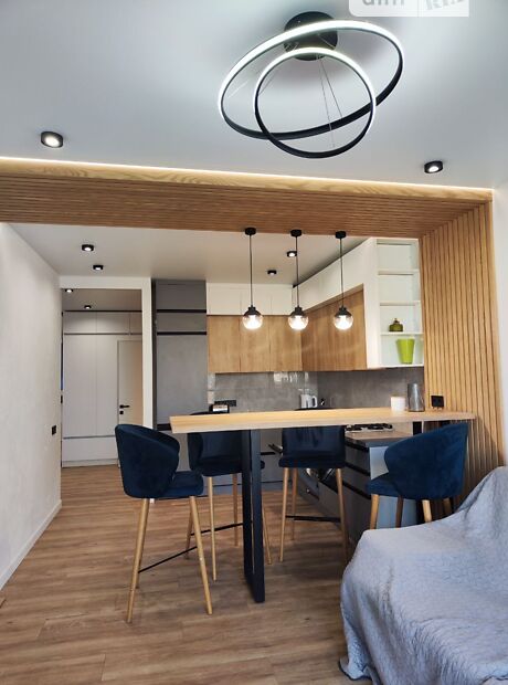 2-кімн. квартира, 90 м², вул. Набережна Перемоги