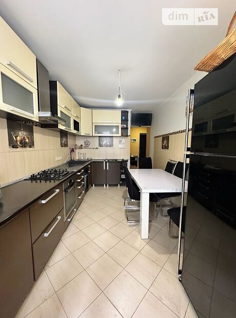 2-кімн. квартира, 64 м², вул. Галицька