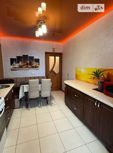2-кімн. квартира, 65 м², вул. Довженка О.