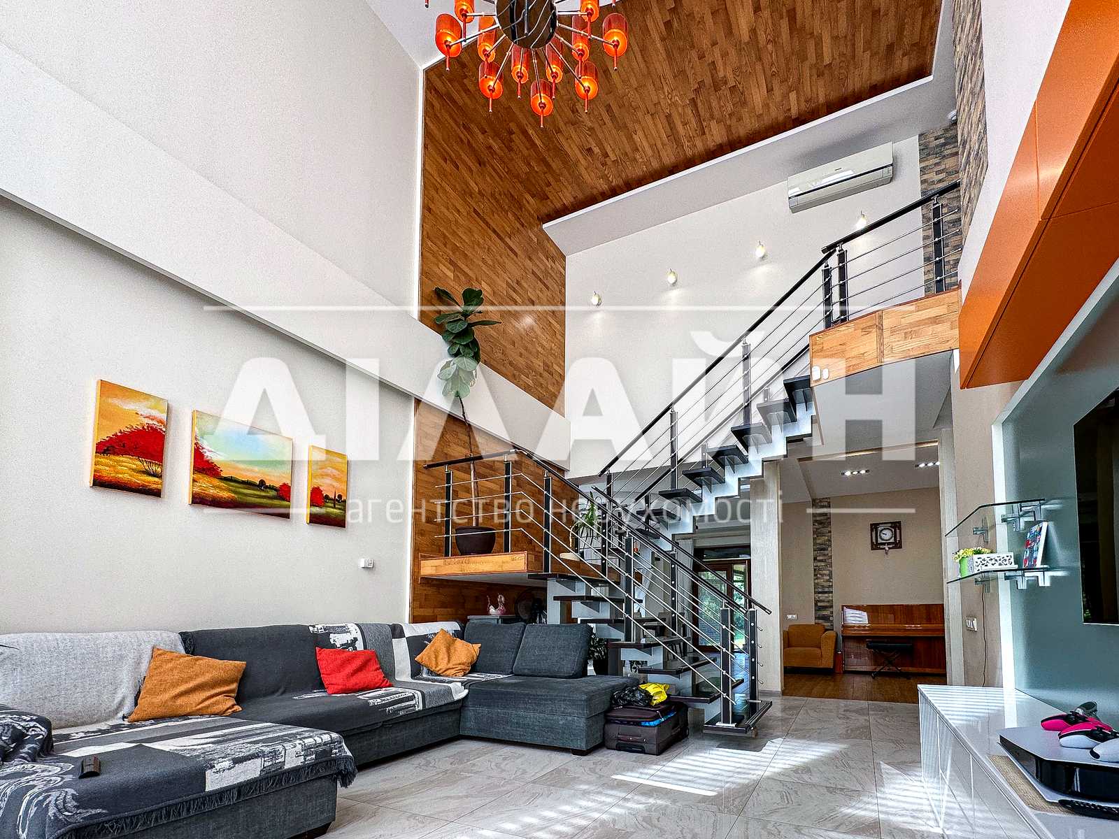 Будинок, 300 м², вул. Бородинська