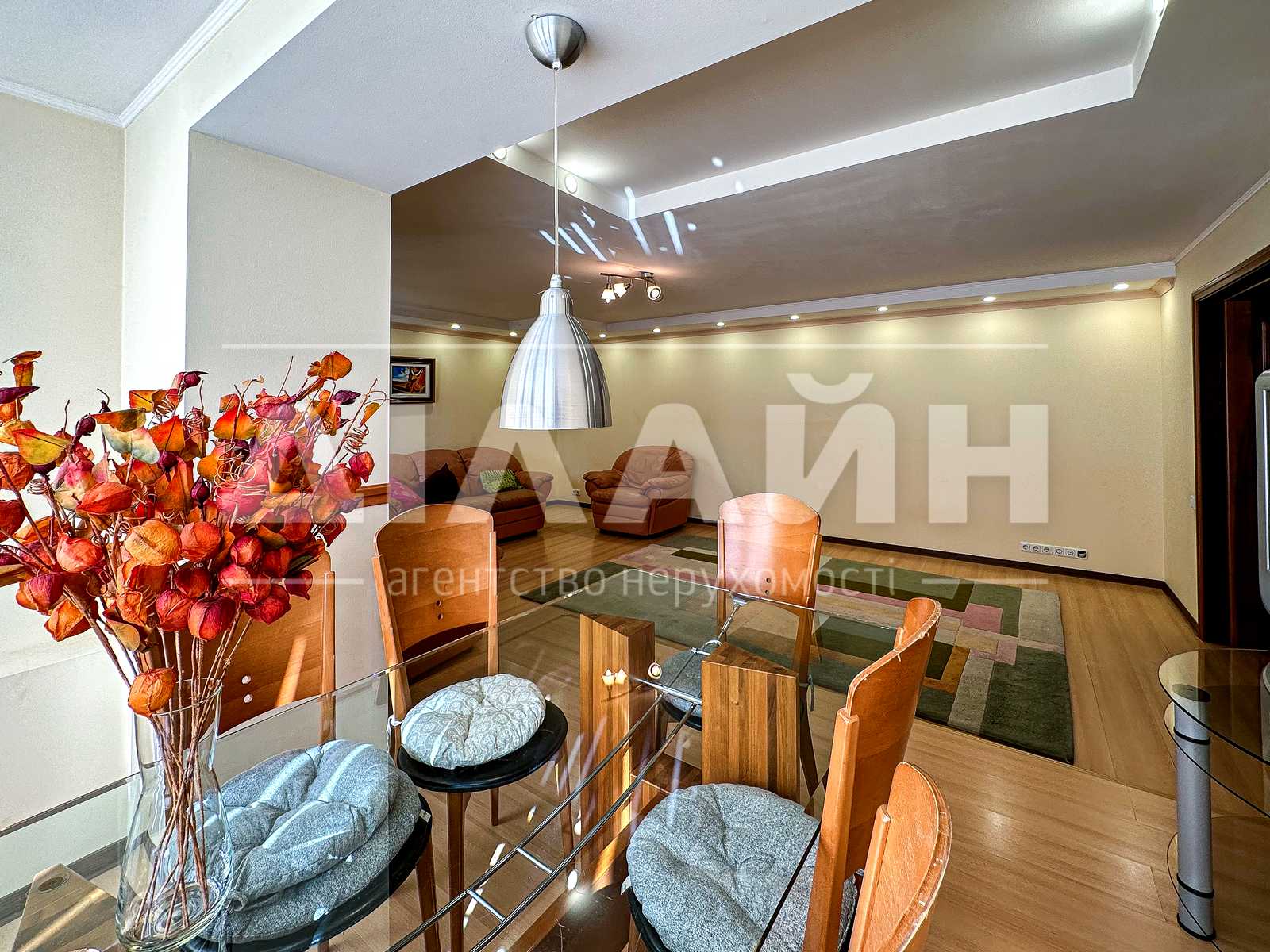 4-кімн. квартира, 120 м², вул. Автозаводська