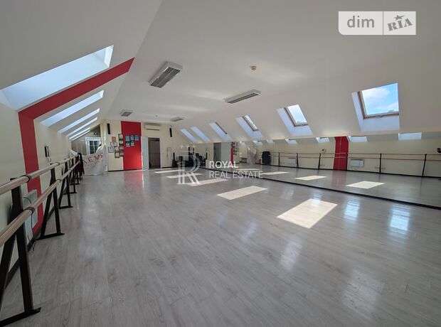 Комерційне приміщення, 220 м², вул. Лобановського