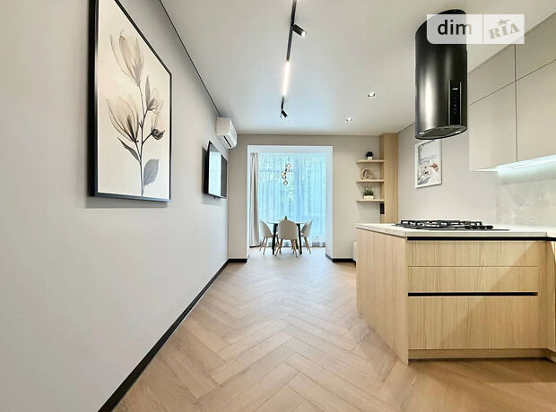 2-кімн. квартира, 70,5 м², вул. В'ячеслава Чорновола