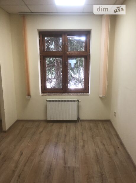 Комерційне приміщення, 50 м², пл. Петефі Шандора