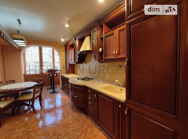 3-кімн. квартира, 97 м², вул. Климпуша