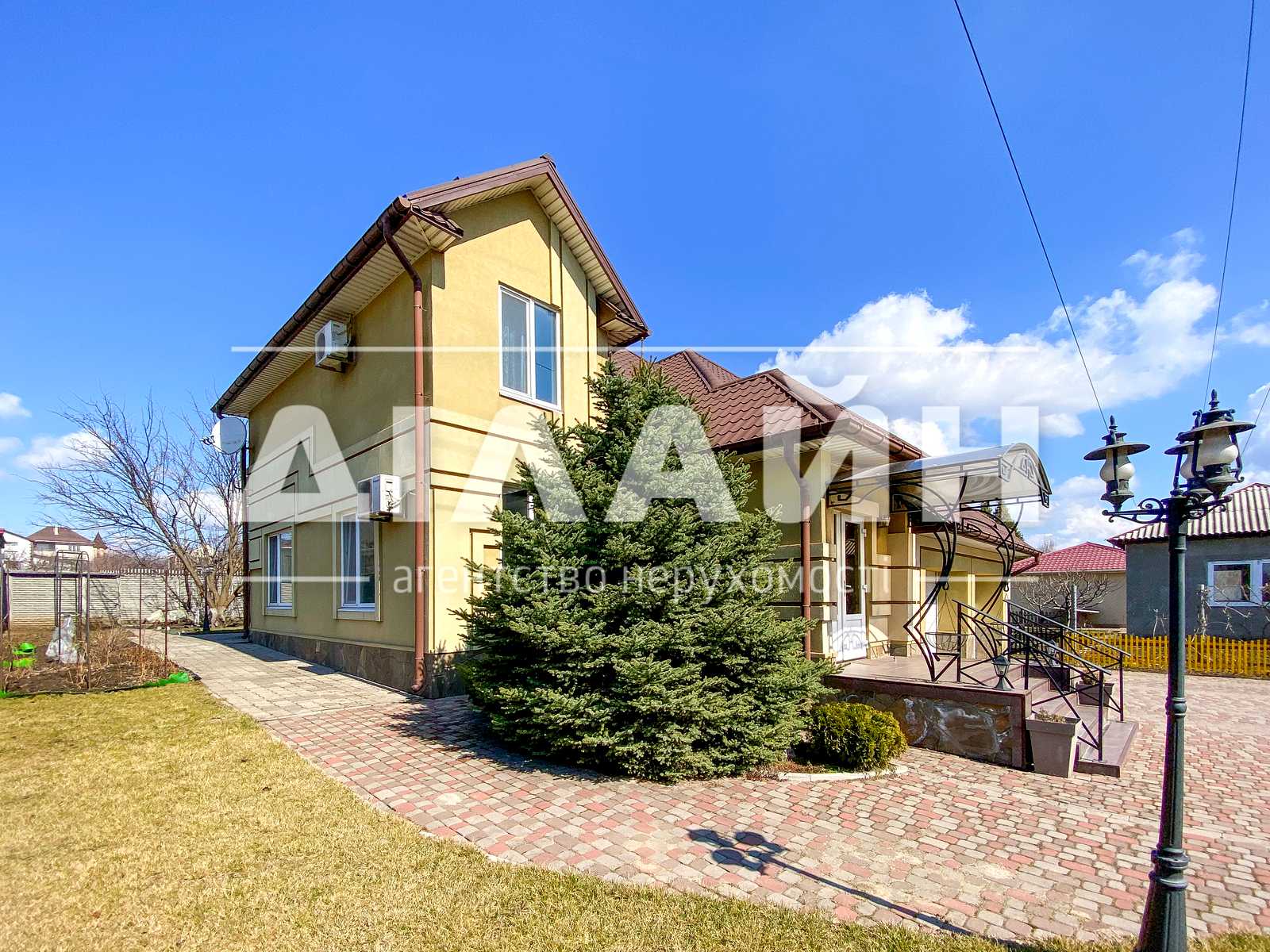Будинок, 250 м², вул. Тиражна