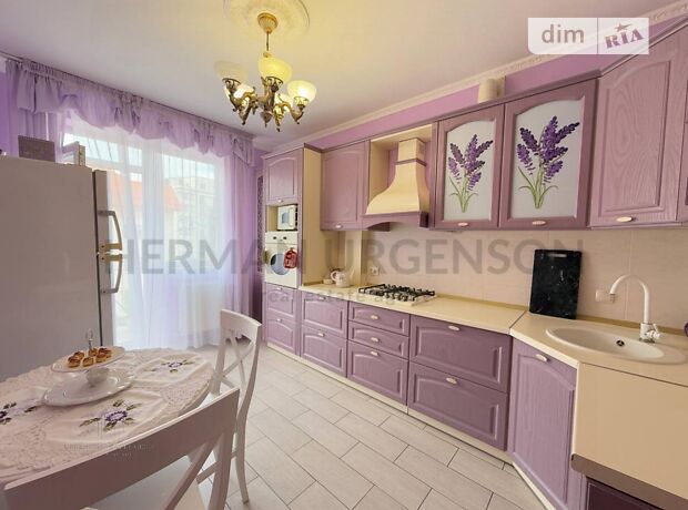 3-кімн. квартира, 100 м², вул. О. Хіри