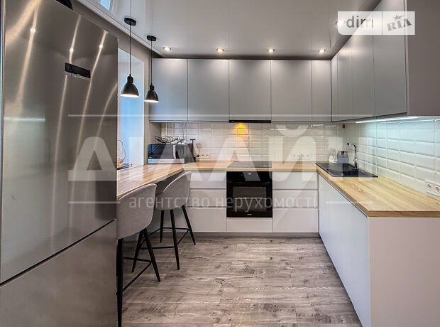 4-кімн. квартира, 64,25 м², вул. Яценка