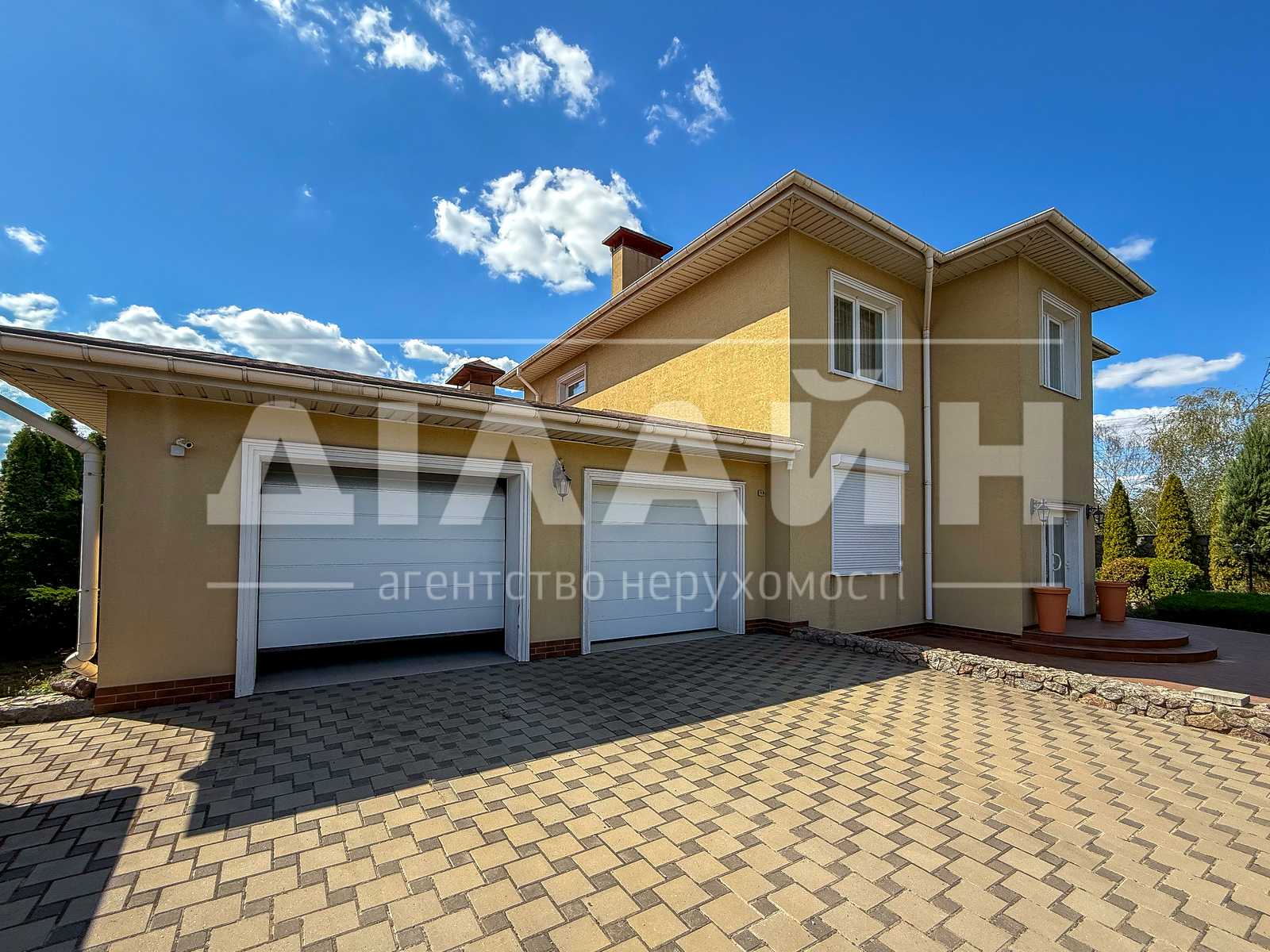 Будинок, 244 м², вул. Тиражна