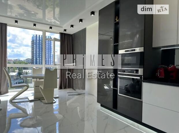 2-кімн. квартира, 86 м², вул. Маккейна Джона