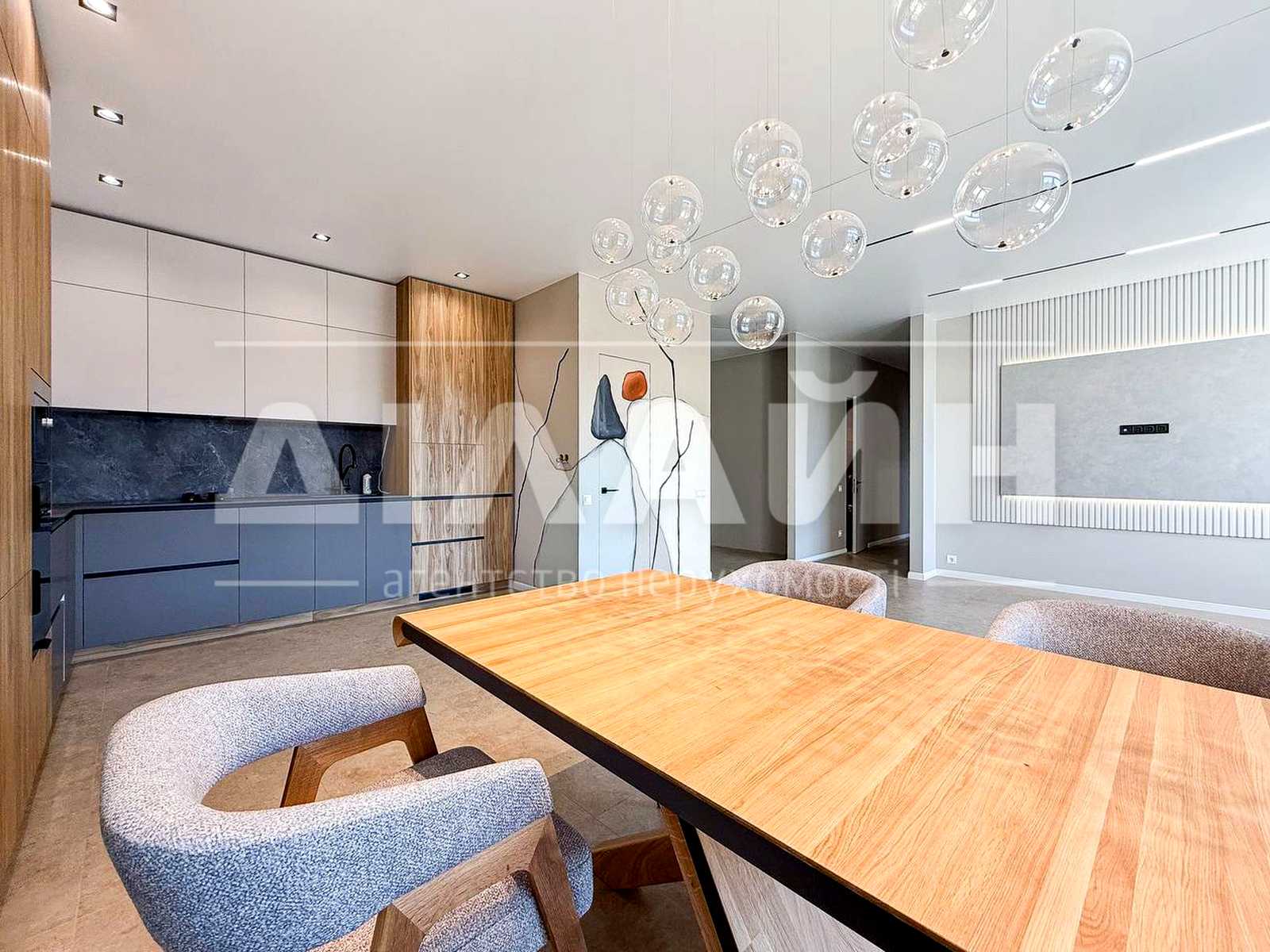 3-кімн. квартира, 100 м², вул. Розваги