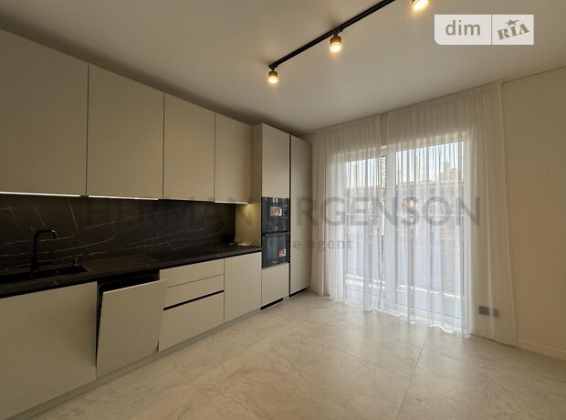 2-кімн. квартира, 61 м², вул. Новака