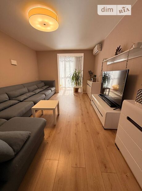 2-кімн. квартира, 73,7 м², вул. Набережна Перемоги